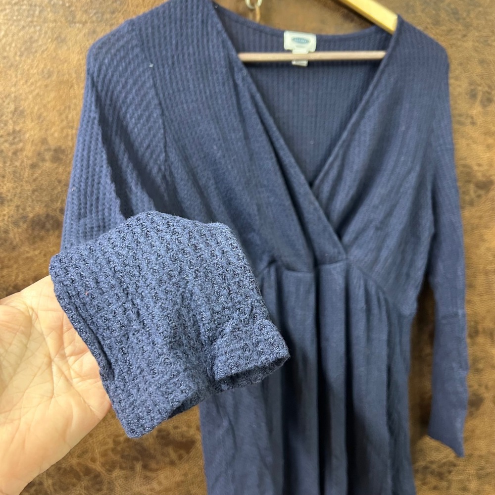 Old Navy Maternity Waffle Blue Cross Front Nursing Long‎ Sleeve Blouse. XL